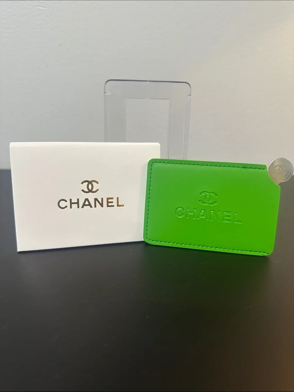 NWT CHANEL Kelly Green Embossed Leather Card Holder w Unbreakable Mirror